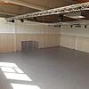 Blick in die neu sanierte und neu gestaltete Turnhalle von der Galerie aus.
