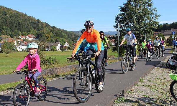 Im bayerischen Teil des Unesco-Biosphärenreservats gibt es beim Entwicklungszonentag am 22. Juni eine geführte Radtour auf dem Rhönexpress-Bahnradweg.