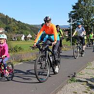 Im bayerischen Teil des Unesco-Biosphärenreservats gibt es beim Entwicklungszonentag am 22. Juni eine geführte Radtour auf dem Rhönexpress-Bahnradweg.