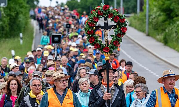 Start der 196. Regensburger Fußwallfahrt nach Altötting