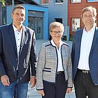 Bei der „Übergabe“ (v. l.): Der neue Kämmerer Johannes Kreß, die bisherige Kämmerin Carmen Sumpf und der Forchheimer Landrat Hermann Ulm.