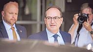 Bundesinnenminister Alexander Dobrindt (CSU) will Zurückweisungen an der Grenze durchsetzen, ein Gericht hat ihn jetzt eingebremst.