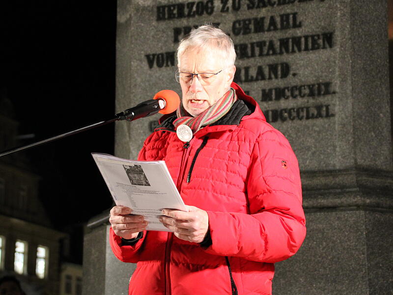 Die Aktion wurde von den Omas und Opas gegen Rechts organisiert.