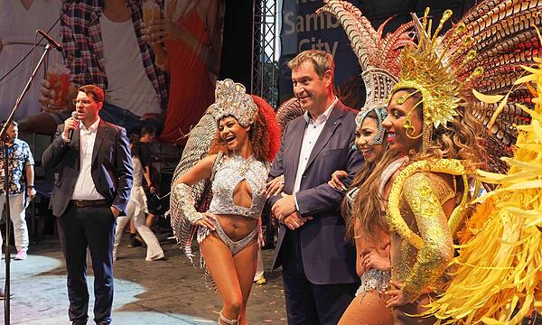Bayerns Ministerpräsident Markus Söder beim Samba-Festival in Coburg